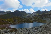 22 Lago di Porcile alto con vista in Cadelle